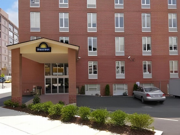 Days Inn by Wyndham Long Island City image 14