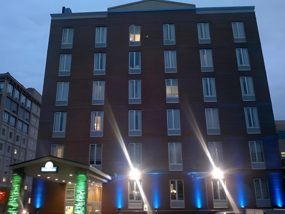 Days Inn by Wyndham Long Island City
